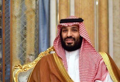ولي العهد السعودي يبحث مع الكاظمي إعادة التوازن لأسواق النفط