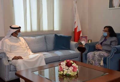 وزيرة الصحة تستقبل ممثل الدائرة الخامسة في مجلس المحرق البلدي