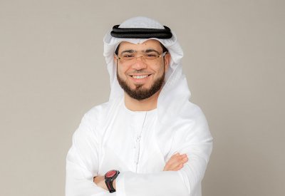 الداعية الإماراتي وسيم يوسف يعتذر لكل اسرائيلي أساء له في الماضي