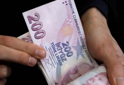 تركيا تبقي الفائدة دون تغيير.. والليرة ترفع خسائرها لـ19%