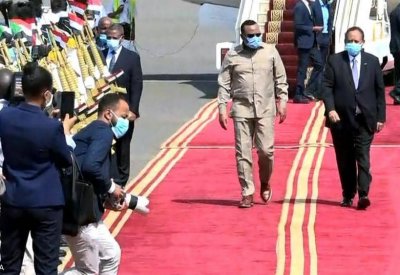 آبي أحمد في الخرطوم وسط خلافات "النهضة"