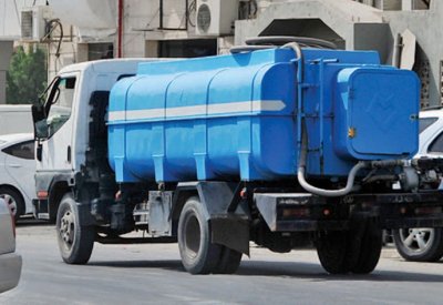 ارتفاع فواتير الماء تدفع محلات للشراء من الصهاريج