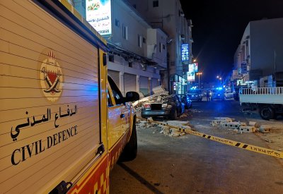 انهيار شرفة أحد المباني بمنطقة الرفاع الشرقي و إصابة 4 آسيويين