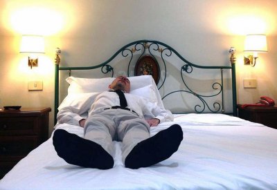 كيف يساعد ارتداء الجوارب على نوم أفضل؟
