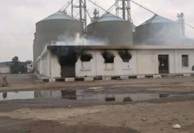 قصف حوثي يستهدف مجدداً مطاحن البحر الأحمر بالحديدة 