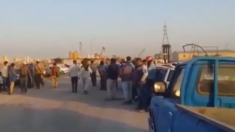 إضرابات واسعة في مصافي النفط الإيرانية