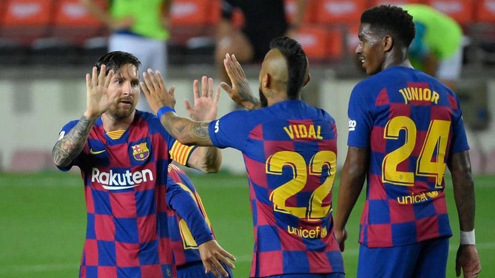 للمرة الثالثة.. برشلونة يكتسح الجميع بعيدا عن عالم الكرة