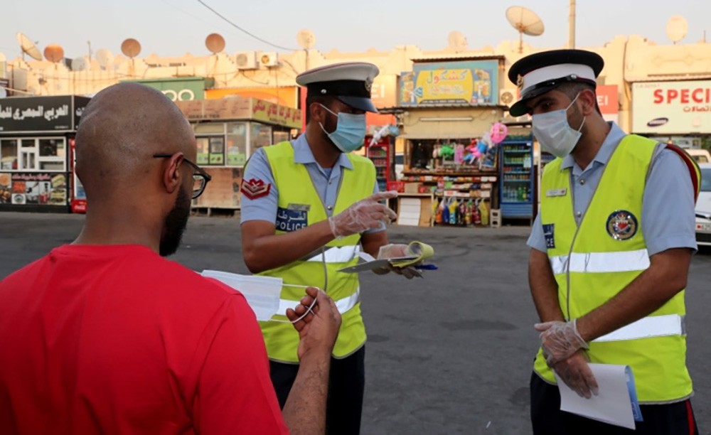 "الداخلية" تواصل جهودها للتأكيد على الالتزام بالإجراءات الاحترازية والوقائية ضد كورونا
