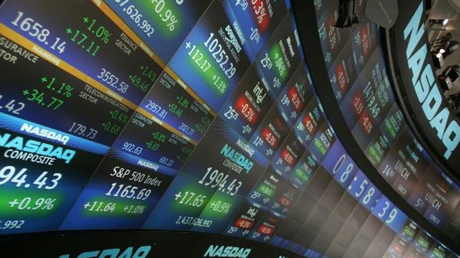 قمة تاريخية لـ"ناسداك".. والأنظار حول خطط الاقتراض والتحفيز
