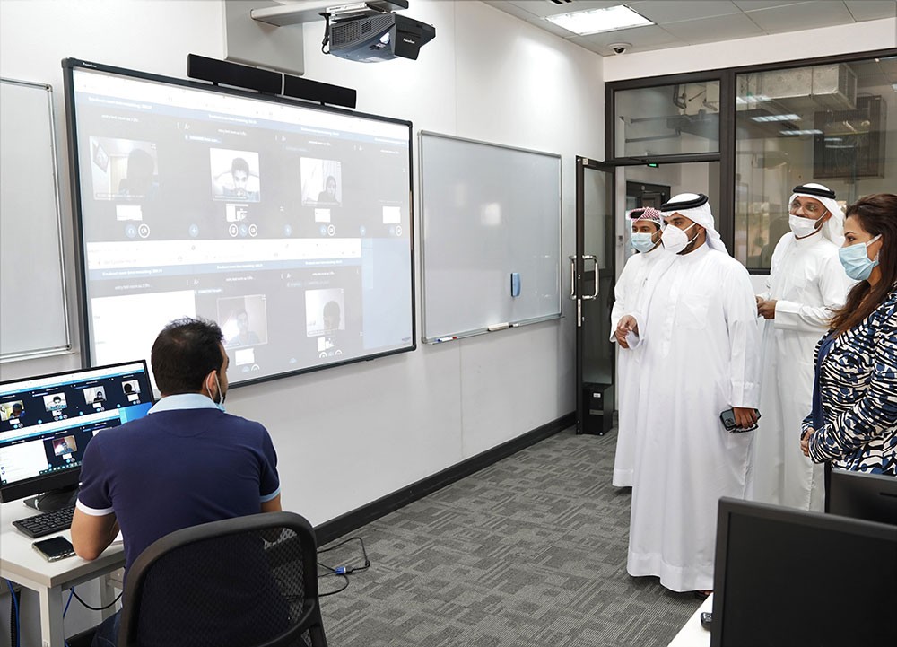 الإدارة التنفيذية بالبوليتكنك تتفقد سير عملية اختبارات القبول الافتراضية
