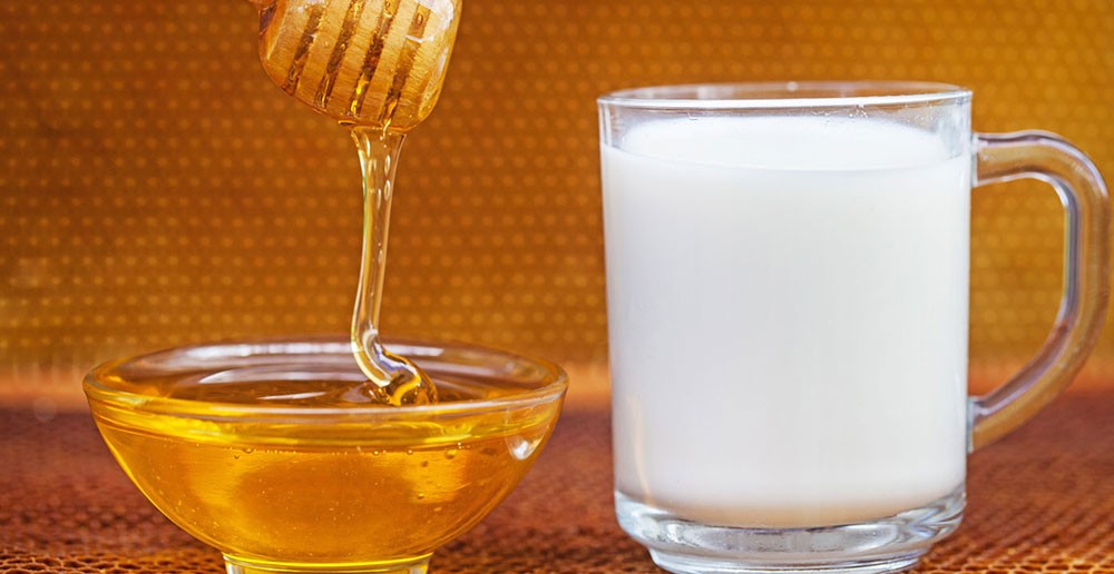 هل من الجيد تناول الحليب والعسل معا؟