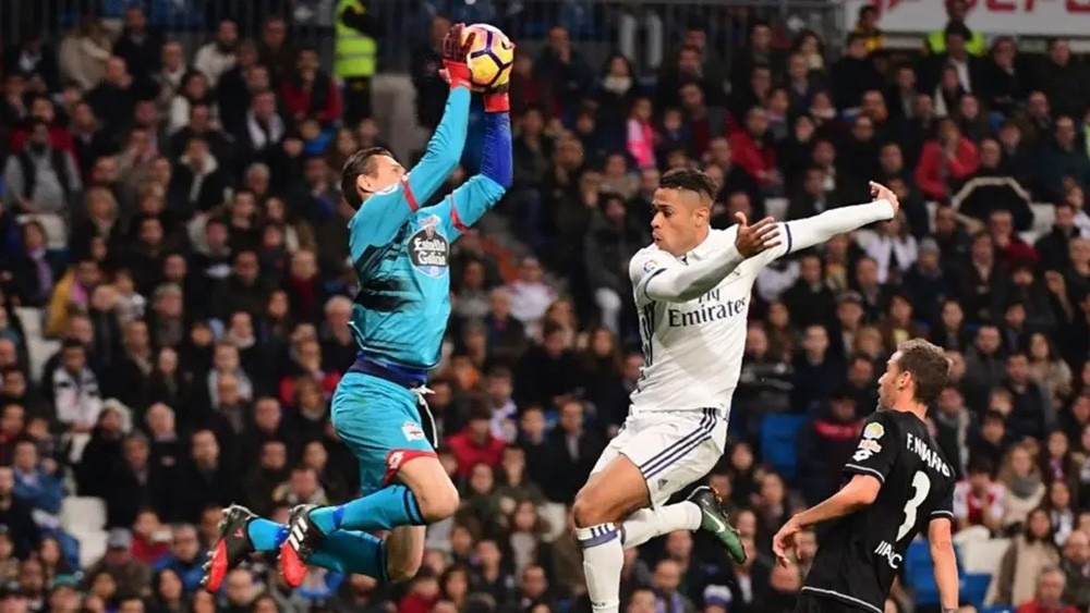 مهاجم ريال مدريد يتعافى من فيروس كورونا