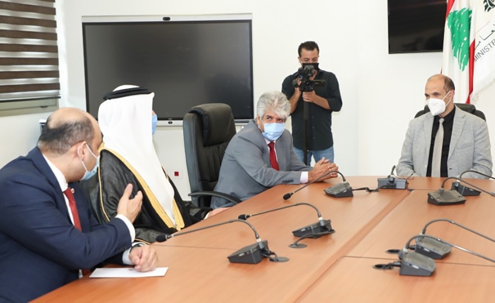 الملكية للأعمال الإنسانية تقوم بتسليم شحنة المساعدات الإغاثية البحرينية إلى لبنان