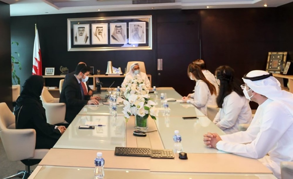 رئيس المجلس الأعلى للصحة: البحرين تشهد اليوم انطلاق إدخال المرحلة الثالثة للتجارب السريرية على لقاح لفيروس كورونا