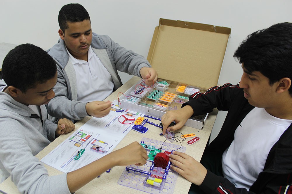 طلبة ثانوي: مشروع "ستيم" شجعنا على الالتحاق بالتخصصات التكنولوجية الحديثة