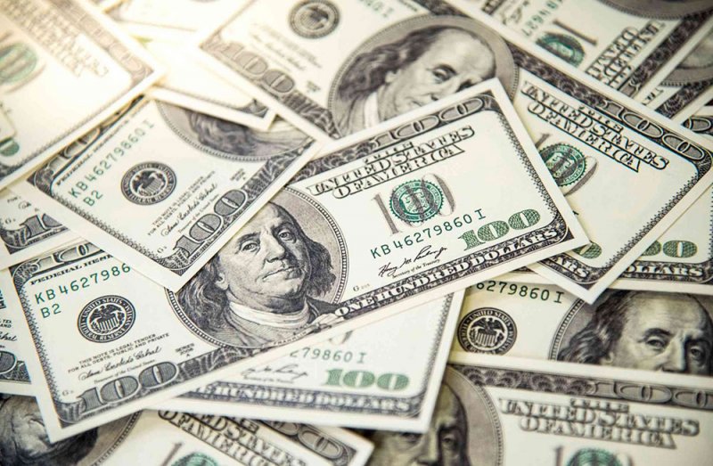 الدولار يواصل التراجع بفعل تحفيز أميركي متعثر