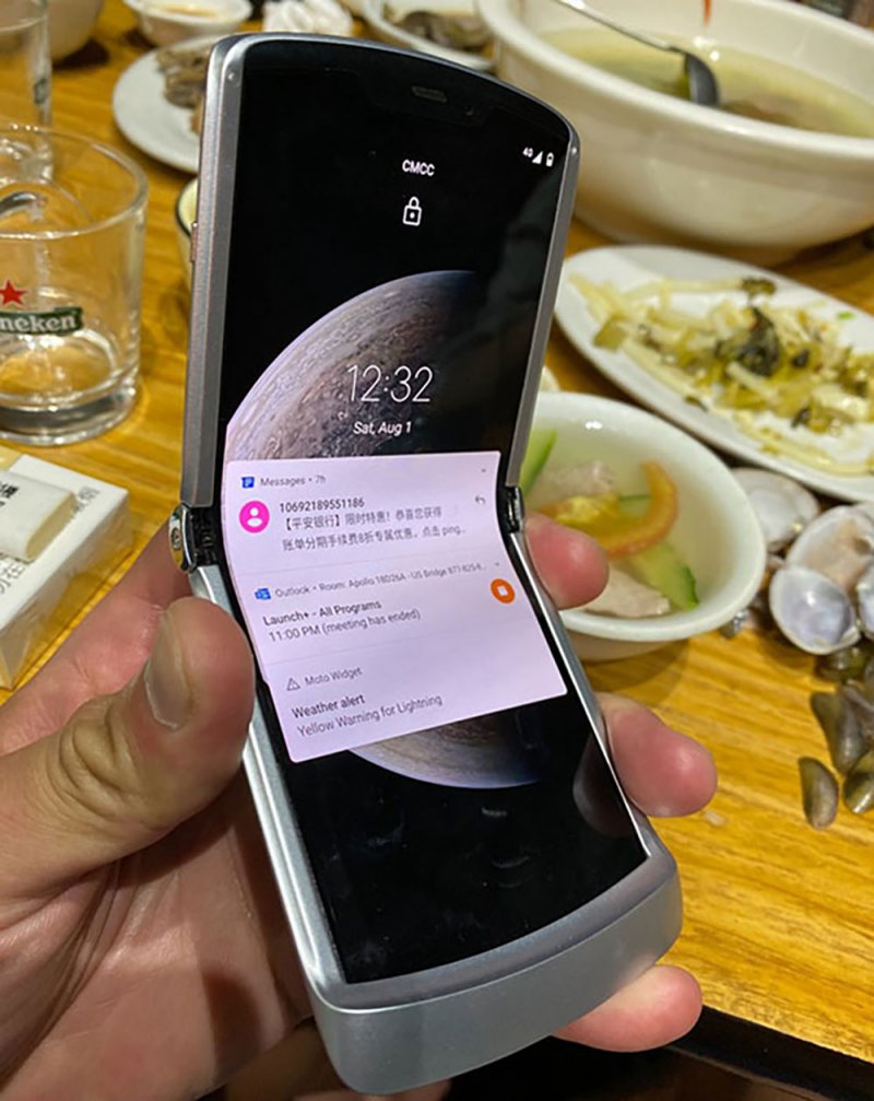 هاتف موتورولا الصدفي القابل للطي Motorola RAZR 5G