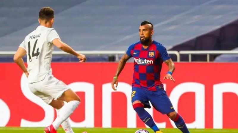 "كيكر": بايرن تعامل مع برشلونة كـ"فريق في الدوري الألماني"