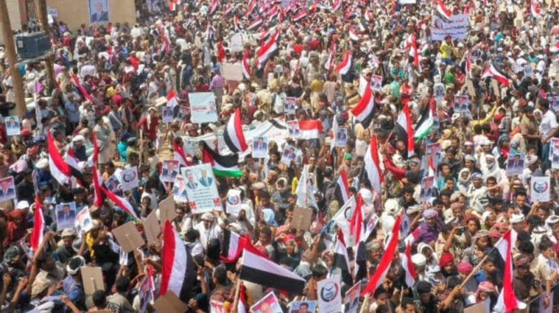 شبوة تنتفض دعما للشرعية وتنديدا بالانقلاب الحوثي