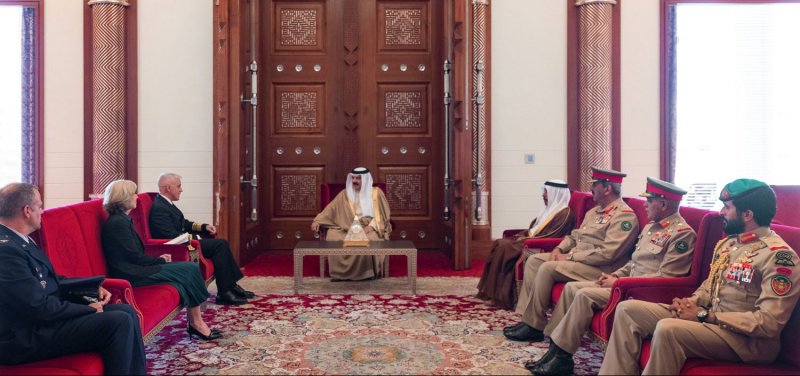 جلالة الملك يستقبل قائد الأسطول الخامس بمناسبة انتهاء فترة عمله