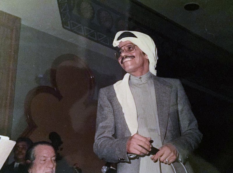 إبن طلال مداح يهدد بإيقاف كافة أعمال والده بالعالم!