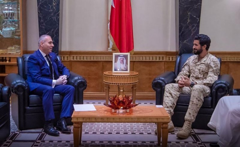 ناصر بن حمد يستقبل السفير اللبناني ويؤكد وقوف المملكة الى جانب الشعب اللبناني