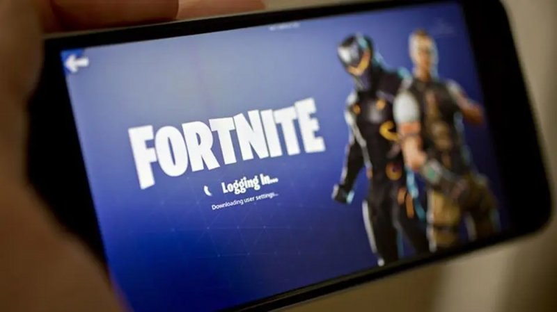 آيفون بلعبة "فورتنايت" الممنوعة.. للبيع بـ10 آلاف دولار