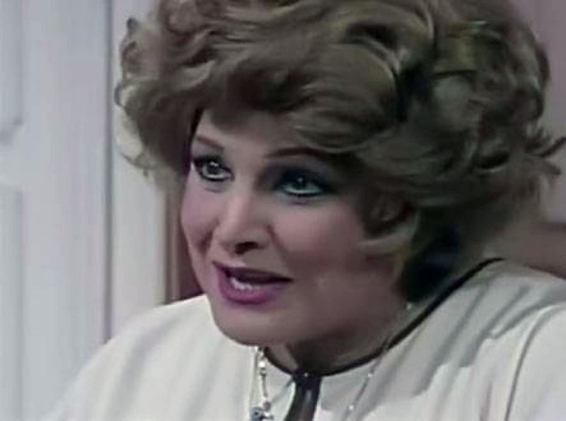 نقل الفنانة عايدة كامل للمستشفى