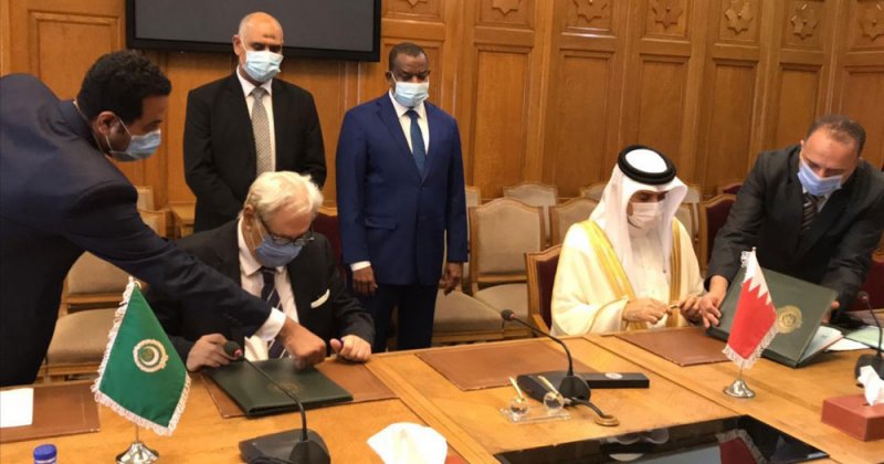 سفير البحرين في مصر يوقع على اتفاقية التعاون الجمركي العربي ممثلاً لحكومة المملكة