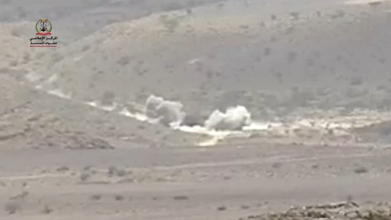 بالفيديو: أسرى حوثيين بقبضة الجيش اليمني في جبهة نهم