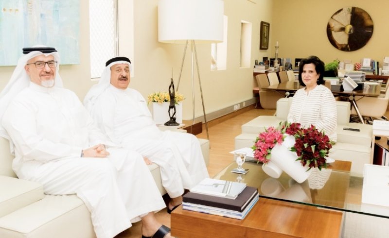 معالي الشيخة مي تبحث مع عائلة كانو إنشاء متحف عائلة يوسف بن أحمد كانو