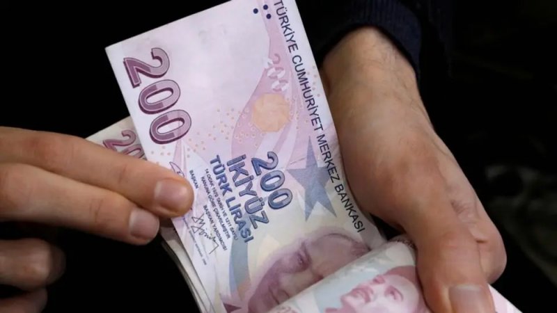 تركيا تبقي الفائدة دون تغيير.. والليرة ترفع خسائرها لـ19%