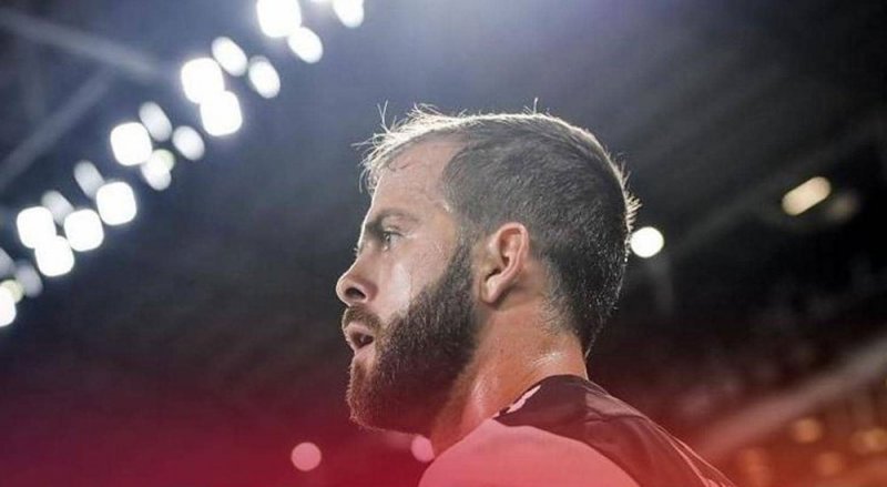 آخر مصائب برشلونة.. إصابة لاعبه الجديد بكورونا
