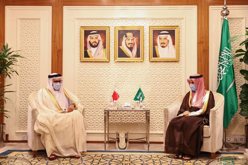 وزير الخارجية يقوم بزيارة إلى الرياض ويلتقي مع وزير الخارجية السعودي