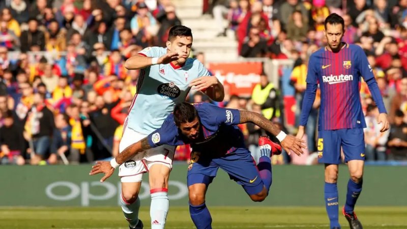 رئيس برشلونة يصف تعامل الإدارة مع سواريز بـ"الجبان"