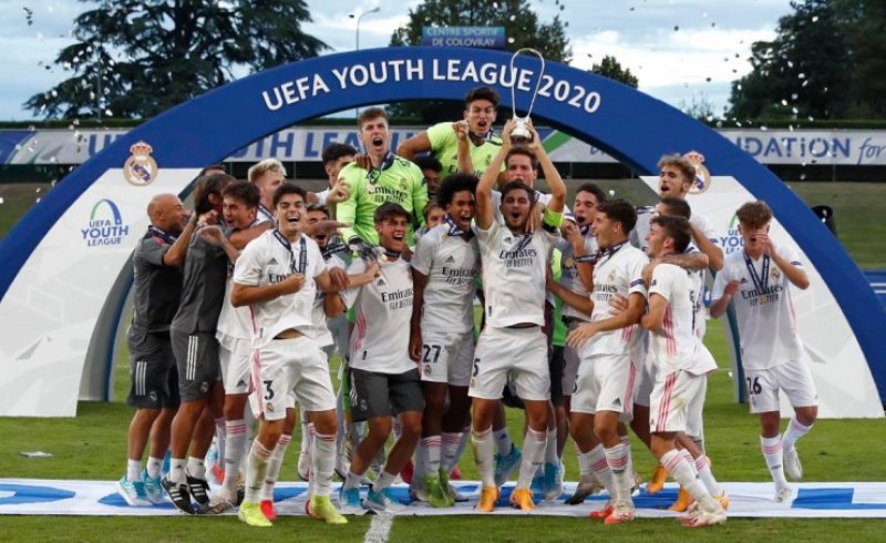 ريال مدريد الإسباني يتوج بلقب دوري أبطال أوروبا للشباب
