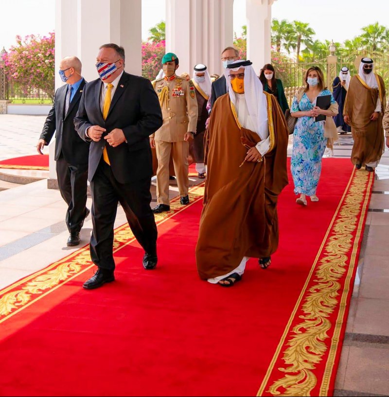 سمو ولي العهد يستقبل وزير الخارجية الأمريكي
