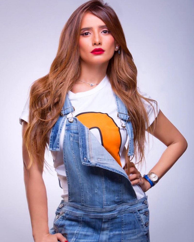 زينة تتعاطي مضادات للاكتئاب