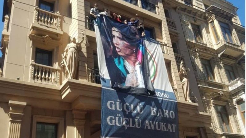 ماتت ظلماً وليس جوعاً.. غضب بتركيا بعد وفاة محامية مضربة عن الطعام
