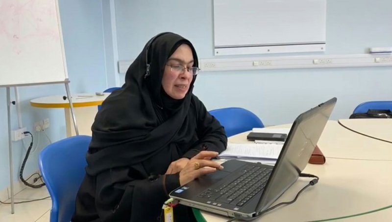 تدريب المعلمين على دمج التقنية في التعليم بمعايير عالمية معتمدة