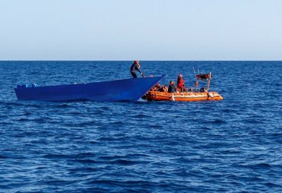 اسطول إيريني والسلاح.. عشرات السفن المشبوهة قبالة ليبيا