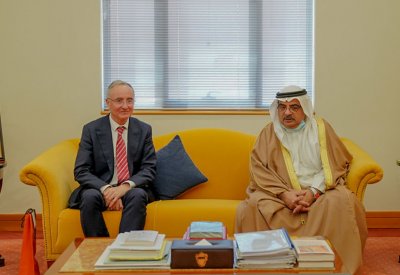 مستشار سمو رئيس الوزراء يشيد بدور المؤسسات المالية العريقة العاملة في البحرين