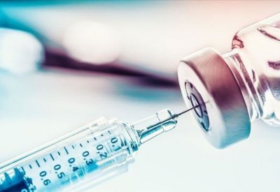 إيقاف التجارب السريرية مؤقتًا على لقاح جامعة أوكسفورد البريطانية