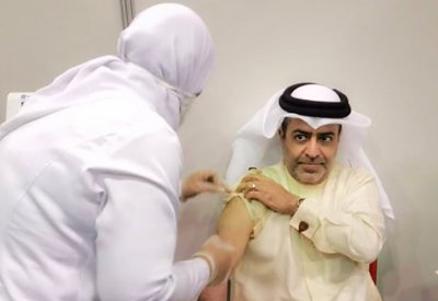 العبسي بعد أخذ لقاح كورونا: انتابني نوم ليومين.. وألم تطعيم الحج أقوى