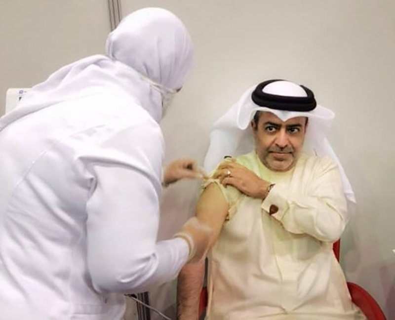 العبسي بعد أخذ لقاح كورونا: انتابني نوم ليومين.. وألم تطعيم الحج أقوى