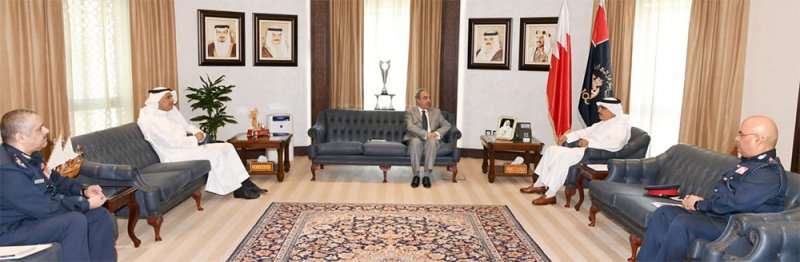 وزير الداخلية يبحث ووزيري الأشغال والإسكان سبل تأمين الملاجيء الخاصة وتحديد المواصفات الخاصة بها