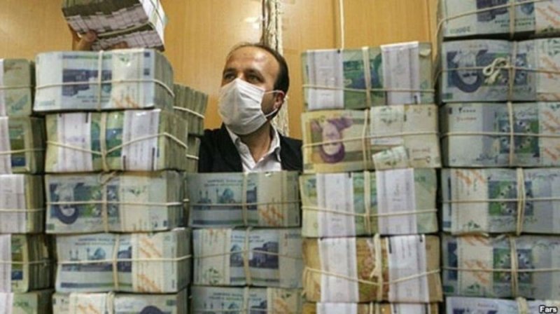 هبوط التومان الإيراني مجددا.. الدولار 25 ألفا و700 تومان