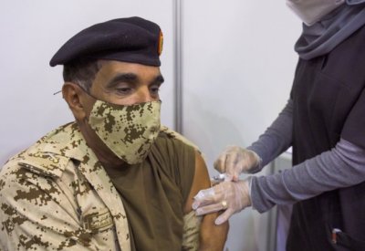 قائد مستشفى الملك حمد الجامعي: لقاح (كوفيد-19) بصمة إضافية من أجل الإنسانية