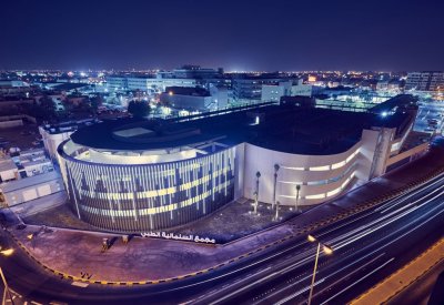 مزايدتان لتأجير محلات بمبنى مواقف "السلمانية" ومجمع الريف