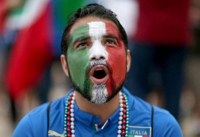 "الفيفا" يحث إيطاليا على إعادة مشجعي الكرة إلى الملاعب